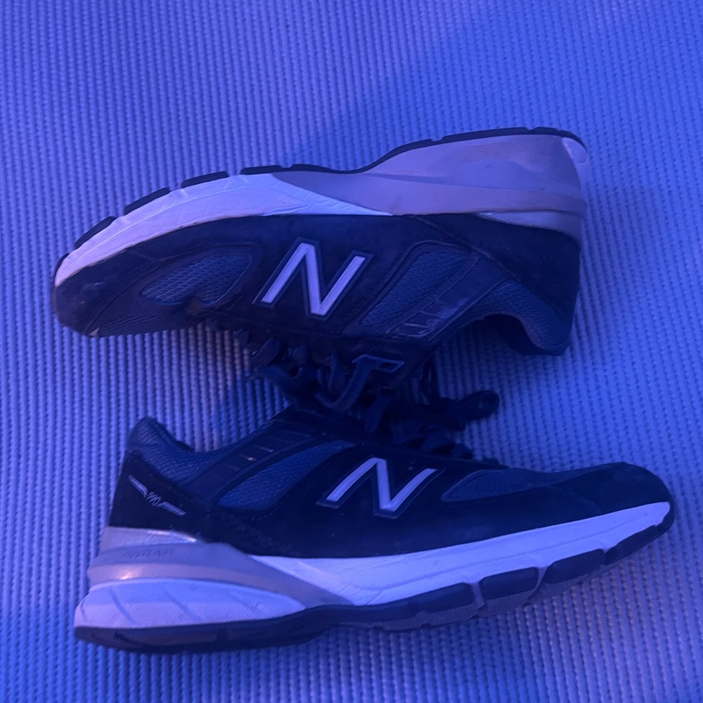 New Balance 990 navy blue size 8M taking best offer!!